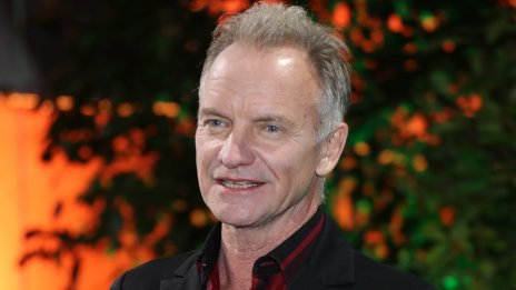 Стинг показа как тренира за стегнат корем