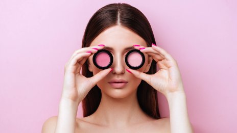 Розово – как да го включите в грима си?