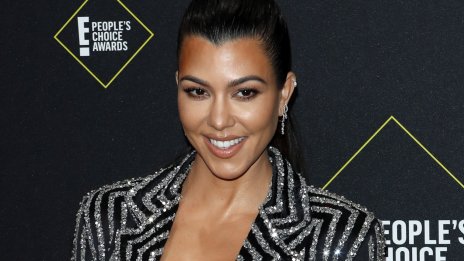 Травис започна да подстригва Кортни 