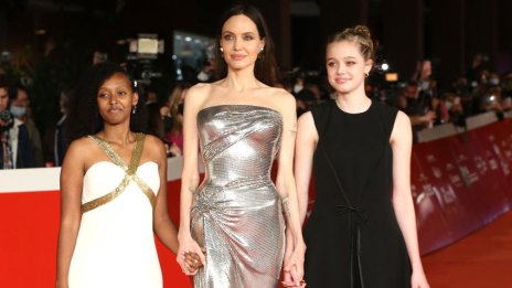 Шайло Джоли-Пит с трансформация – замени мъжките дрехи с рокли