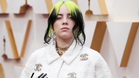 Били Айлиш отговори на критиците