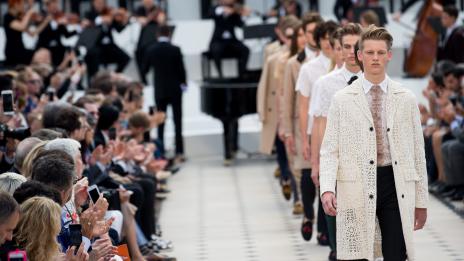 Burberry отложи дигиталното си ревю заради принц Филип 