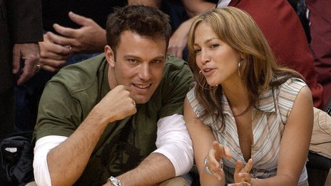 Дженифър Лопес на 52: По бански и в прегръдките на Бен Афлек