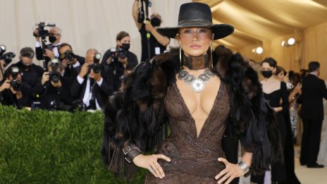 Jenny from the Block: Джей Ло се завърна в Бронкс, за да помага на малкия бизнес