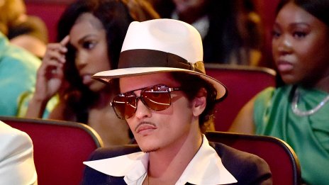 Джей Ло отказва да плати 5 милиона на Бруно Марс, за да пее на сватбата ѝ