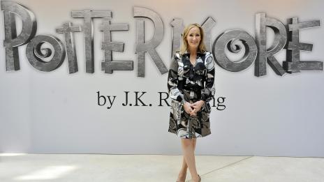 Накараха Дж. К. Роулинг да върне награда заради хомофобските ѝ изказвания