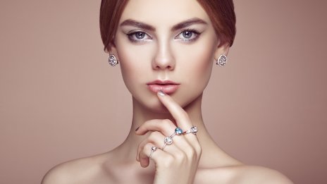 Пръстени – как да подредите повече от един на ръката?