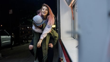 Зодиите, които са склонни да идеализират първата си любов