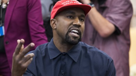 Кание уволни 4-ти адвокат 