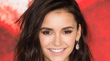 Нина Добрев влезе в болница