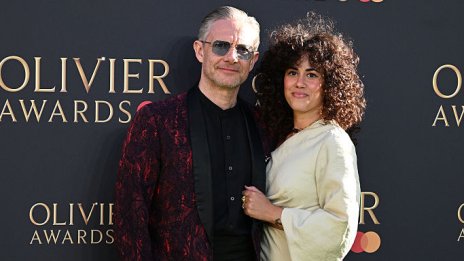 Подмладен – Мартин Фрийман изглежда по-влюбен от всякога в младата си приятелка