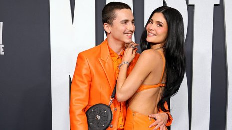 Orange is the new black – Кайли Дженър и Тимъти Шаламе като влюбени портокали на червения килим