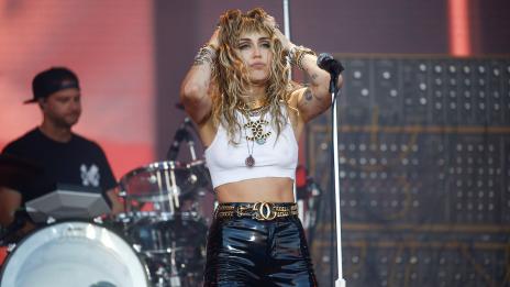 Майли Сайръс с нова татуировка