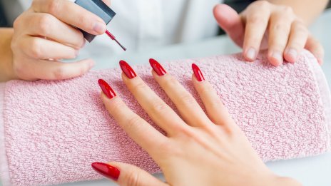 Маникюр за февруари – дизайни, които не включват сърца