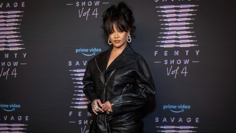 Риана е секси мама в новото шоу на Savage x Fenty