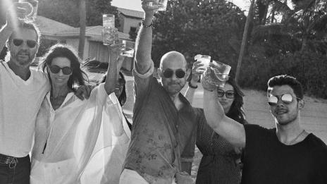 Ник Джонас влиза в бизнеса с алкохол