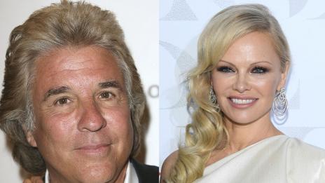 Джон Питърс платил дълга на Памела Андерсън, след което тя го зарязала