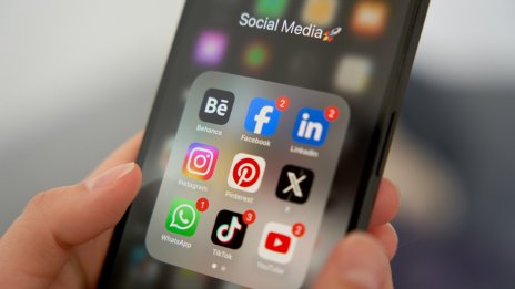 Защо толкова обичаме „тихите драми“ в социалните мрежи?