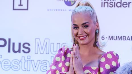 Кейти Пери припадна по време на American Idol