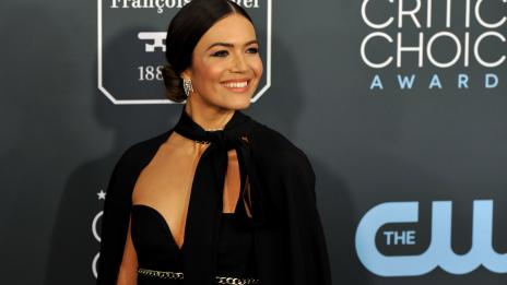 Манди Мур брои дните до термина