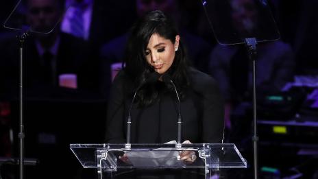 Ванеса Брайънт обвини майка си във финансово изнудване