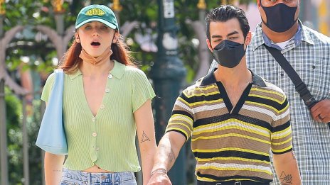 Лятна мода - как да носите плетени поло блузки?