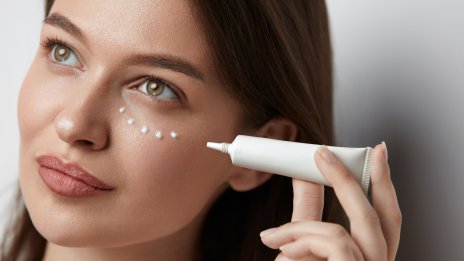 Околоочен крем - кога и как да го използвате?
