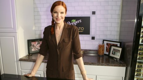 Звездата от „Отчаяни съпруги“ Марша Крос направи модния си дебют на 61