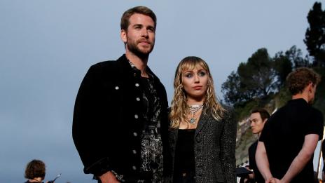 Официално: Лиъм Хемсуърт подаде молба за развод