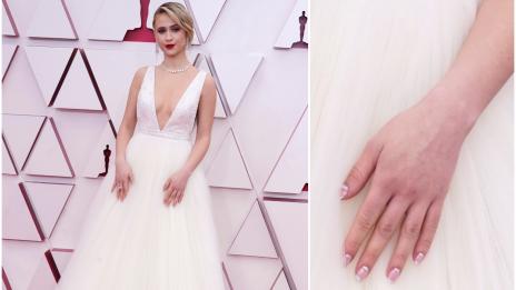 Френска лунна светлина – маникюрът на Мария Бакалова за Оскари 2021 