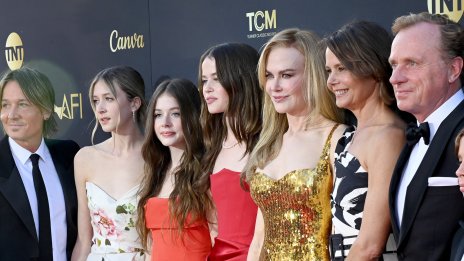 Дебют: Никол Кидман за първи път мина по червения килим с дъщерите си Съндей и Фейт