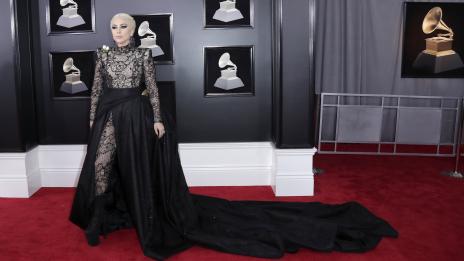 Есенни ботуши: Лейди Гага, внимавай да не паднеш!