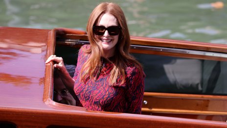 17-минутни овации за стила и филма на Джулиан Мур във Венеция