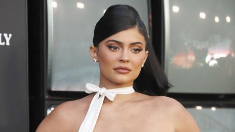 Lifestyle, baby: Кайли Дженър – без грим и обувки, но с диамантен пръстен