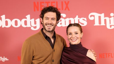 Непохватността на Адам Броуди помага на героя му в Nobody Wants This