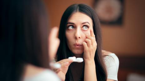 Бюти правила, които да следвате, ако носите лещи 