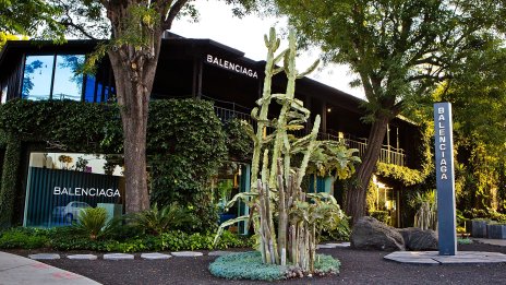 Yass, boy: Balenciaga пуска пантофки за мъже