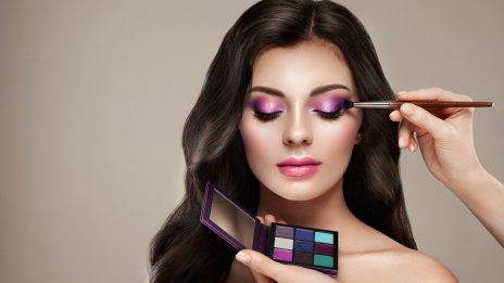 Грим за есента – код лилаво за устните, очите и бузите
