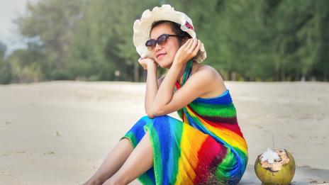 Стилни на плажа: 6 начина, по които да си вържете пареото