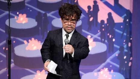 Питър Динклидж обвини Disney в лицемерие заради „Снежанка“