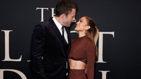 Под хипноза: Джей Ло и Бен Афлек си разменят любовни погледи