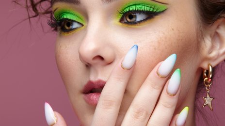 Маникюр за 2023 – двойното френско омбре е задължително