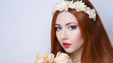 Нови прически за брюнетки – медни тонове в косите 