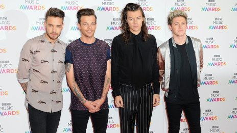 Той не е лоялен: Горчивият таен скандал между звездата на One Direction Хари Стайлс и бившите му колеги от групата