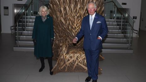 Меко сварени яйца, пране на ръка – прищевките на принц Чарлз и Камила