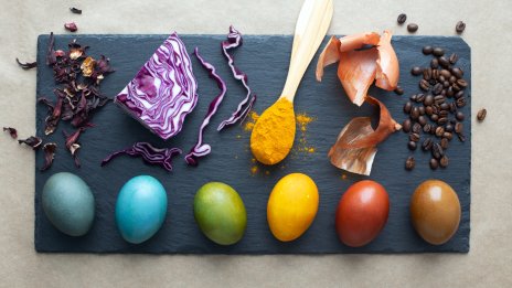 Боядисване на яйца с натурални съставки – ето как да го направите
