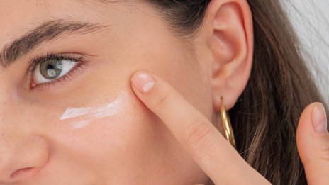 Красавицата и зимата: Супермен на козметиката – слънцезащитният суперфлуид за лице