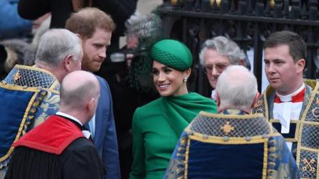 Все по-далече от Великобритания: Принц Хари и Меган Маркъл се отдалечават от кралското семейство