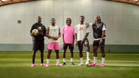 Историческо завръщане на New Balance на футболния терен