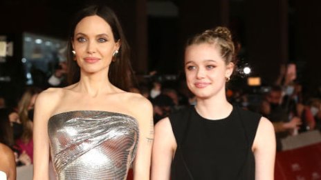 Шайло Джоли смени прическата, вдъхновена от култова роля на майка си